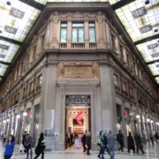 1280px-Galleria_Alberto_Sordi,_Roma,_2012-04-04 Галерея Альберто Сорди